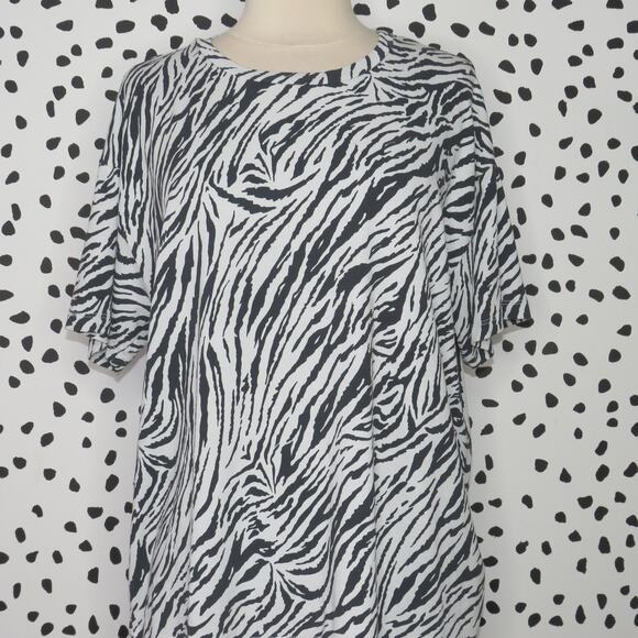 Sundry Zebra Animal Print Oversized Short Sleeve T-Shirt - Picture 4 of 10